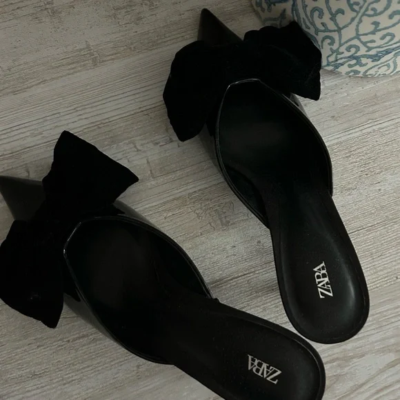 Zara Black Kitten Heel Sandals with Knotted Detail - Picture 2 of 4